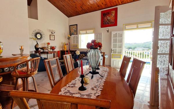 Maison à vendre    4 pièces •  Saint-Joseph