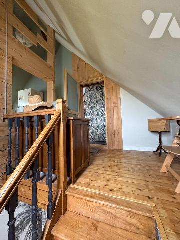 EU
A proximité des commerces, jolie maison en briques comprenant:
Au rez-de-chaussée: une ent...