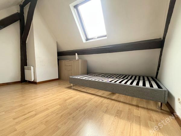 MERU - Studio avec mezzanine à fort portentiel