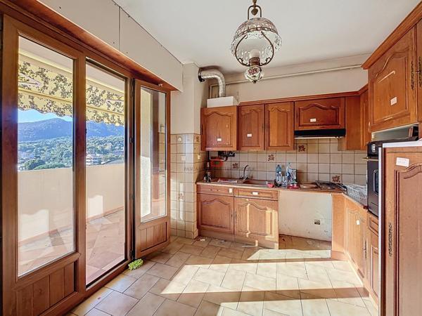 Appartement T3 Ajaccio, étage élevé et vue dégagée