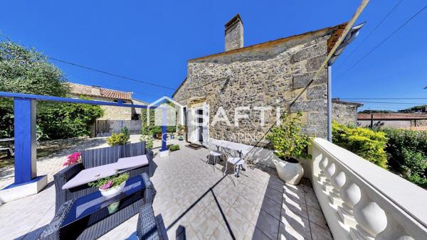 Maison en pierre avec terrasse et vue dégagée