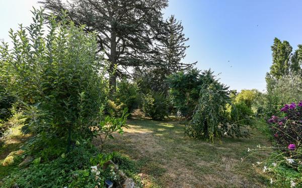 Limonest, Demeure bourgeoise du XIXème siècle de 349 m² dans son écrin de verdure