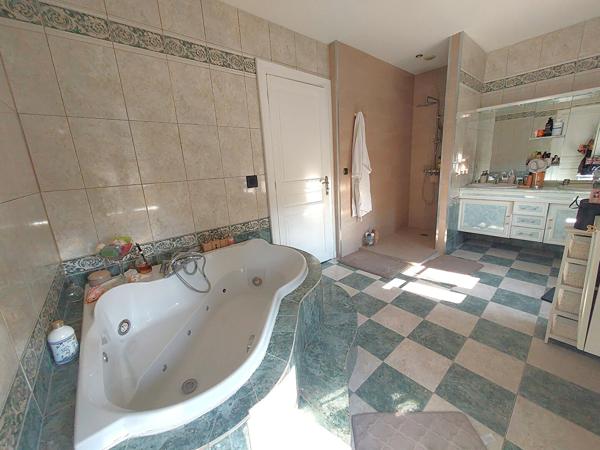 Maison 10 pièces 240 m2