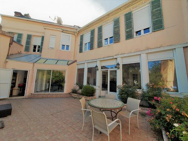 Maison 10 pièces 240 m2