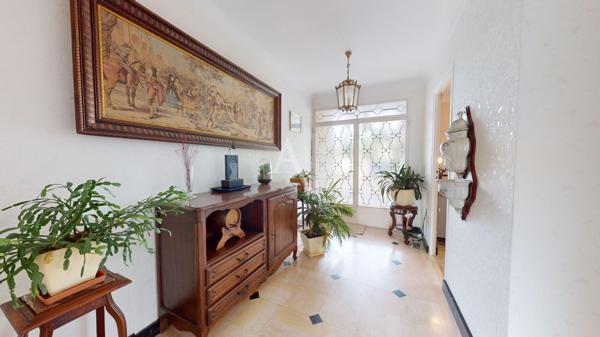 BONDY, Maison spacieuse avec garage atelier, jardin et fort potentiel- Quartier Coquetiers