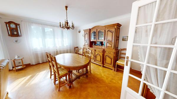 BONDY, Maison spacieuse avec garage atelier, jardin et fort potentiel- Quartier Coquetiers