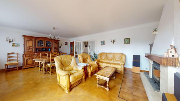 BONDY, Maison spacieuse avec garage atelier, jardin et fort potentiel- Quartier Coquetiers