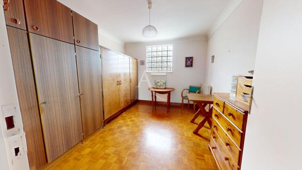 BONDY, Maison spacieuse avec garage atelier, jardin et fort potentiel- Quartier Coquetiers