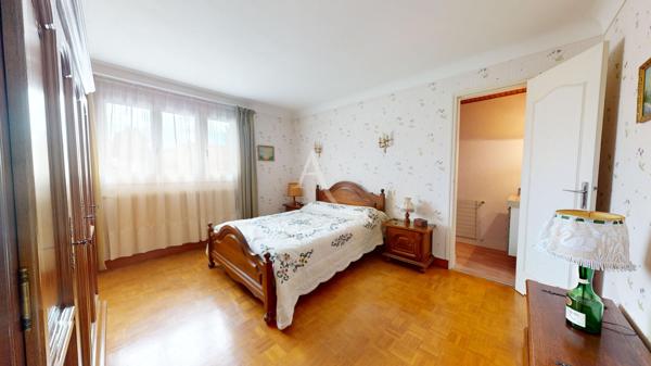 BONDY, Maison spacieuse avec garage atelier, jardin et fort potentiel- Quartier Coquetiers