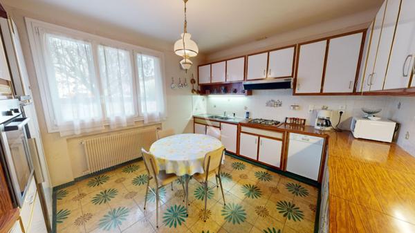 BONDY, Maison spacieuse avec garage atelier, jardin et fort potentiel- Quartier Coquetiers