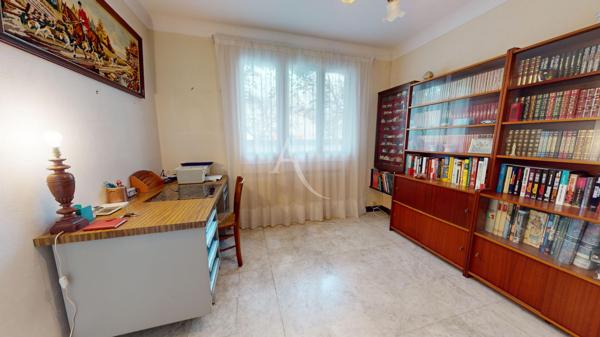 BONDY, Maison spacieuse avec garage atelier, jardin et fort potentiel- Quartier Coquetiers