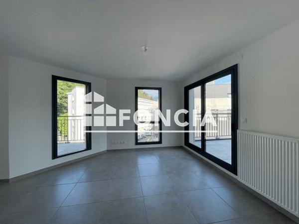 Location Appartement 2 pièces 45.5 m² - 52 RUE DE L'ISERAN Chambery 73000