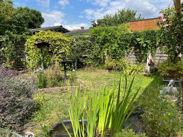 Maison semi individuelle avec jardin en fond d'impasse avec garage