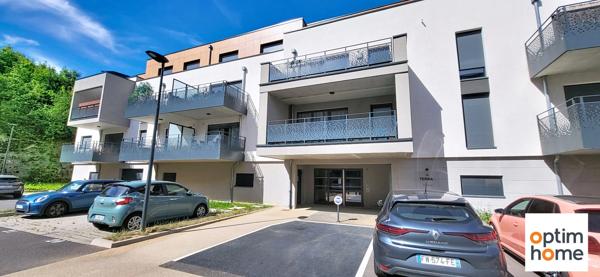 APPARTEMENT PLAIN PIED 50M2 ENVIRON - TERRASSE - PLACE DE PARKING PRIVATIVE - VENDU MEUBLE