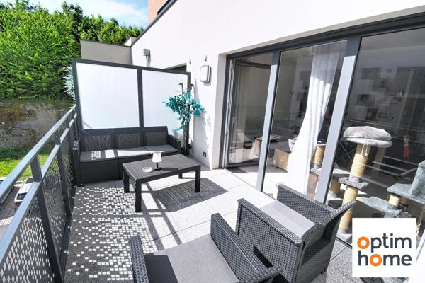 APPARTEMENT PLAIN PIED 50M2 ENVIRON - TERRASSE - PLACE DE PARKING PRIVATIVE - VENDU MEUBLE