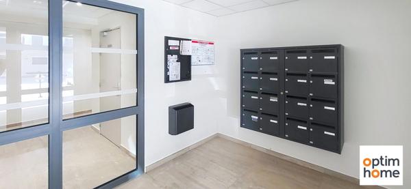 APPARTEMENT PLAIN PIED 50M2 ENVIRON - TERRASSE - PLACE DE PARKING PRIVATIVE - VENDU MEUBLE
