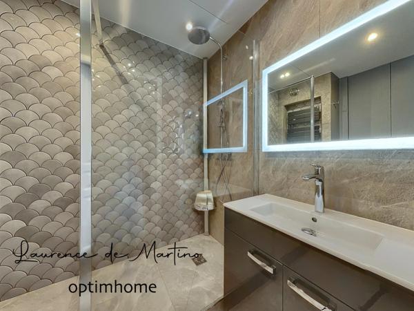 Appartement de 107 m2 rénovés avec suite parentale, terrasse, cave et parkings - Champs-Philippe -