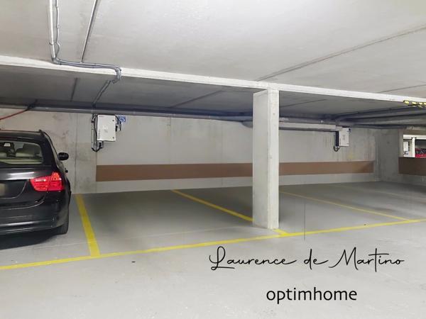 Appartement de 107 m2 rénovés avec suite parentale, terrasse, cave et parkings - Champs-Philippe -
