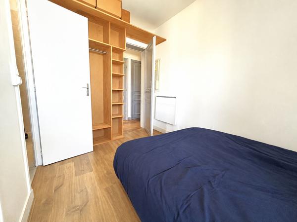 Studette Occupée -Paris 11e -Rue Camille Desmoulins / Place Léon Blum