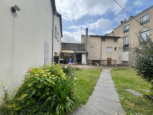 Immeuble, 6 studios, un appartement type 5, Maison 7 chambres, garage, dependances