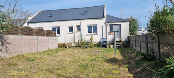Maison 104 m², 6 pièces, 3 chambres, sur 609 m² de terrain, proche du bourg de Plougasnou