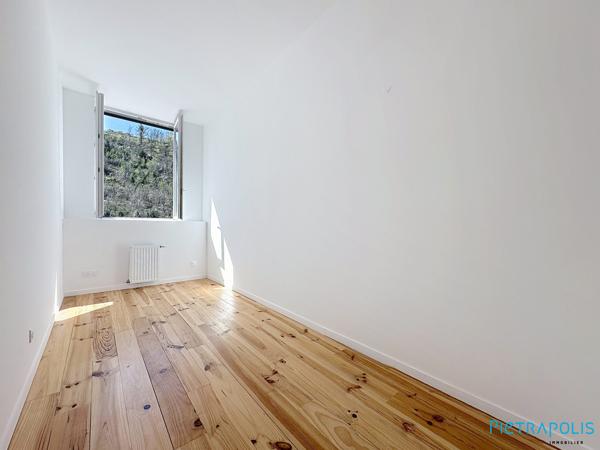 BEL APPARTEMENT T3 AVEC DE BEAUX VOLUMES DANS UNE COPROPRIETE AVEC ASCENSEUR