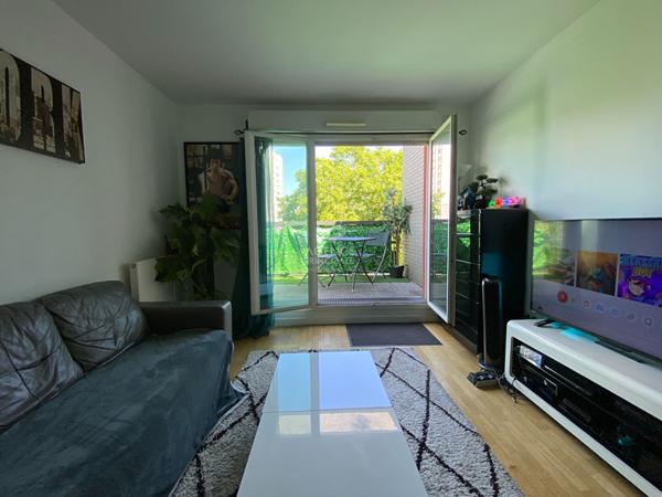 Nanterre limite Puteaux 3 pièces en dernier étage avec balcon/terrasse 346 000 € **  - Référence  15413