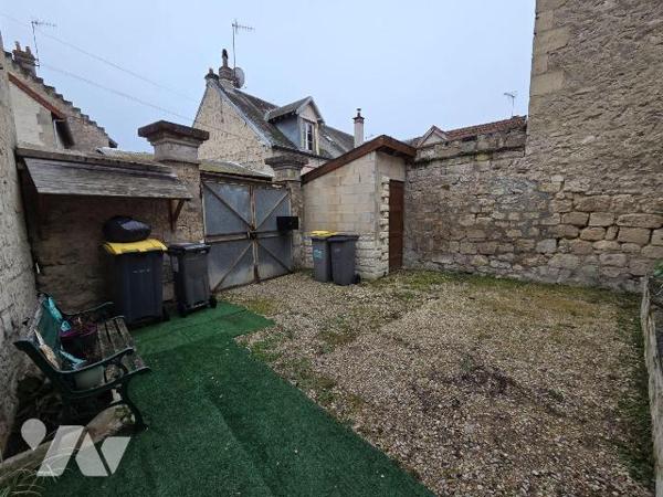 VAILLY-SURAISNE : IMMEUBLE A VENDRE AVEC RENDEMENT LOCATIF

A proximité de toutes les commodi...