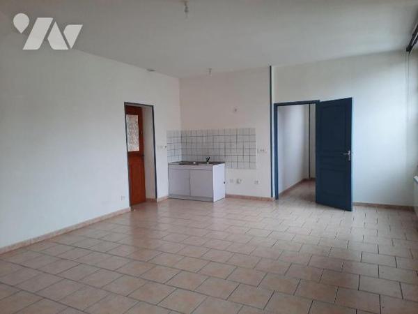VAILLY-SURAISNE : IMMEUBLE A VENDRE AVEC RENDEMENT LOCATIF

A proximité de toutes les commodi...