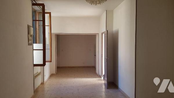 VAILLY-SURAISNE : IMMEUBLE A VENDRE AVEC RENDEMENT LOCATIF

A proximité de toutes les commodi...