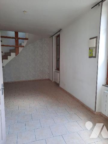 VAILLY-SURAISNE : IMMEUBLE A VENDRE AVEC RENDEMENT LOCATIF

A proximité de toutes les commodi...
