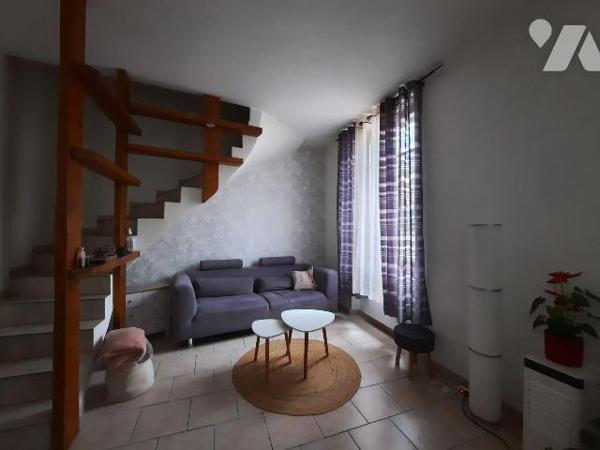 VAILLY-SURAISNE : IMMEUBLE A VENDRE AVEC RENDEMENT LOCATIF

A proximité de toutes les commodi...