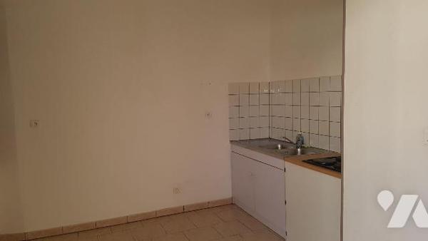 VAILLY-SURAISNE : IMMEUBLE A VENDRE AVEC RENDEMENT LOCATIF

A proximité de toutes les commodi...