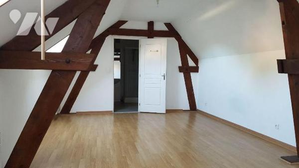 VAILLY-SURAISNE : IMMEUBLE A VENDRE AVEC RENDEMENT LOCATIF

A proximité de toutes les commodi...