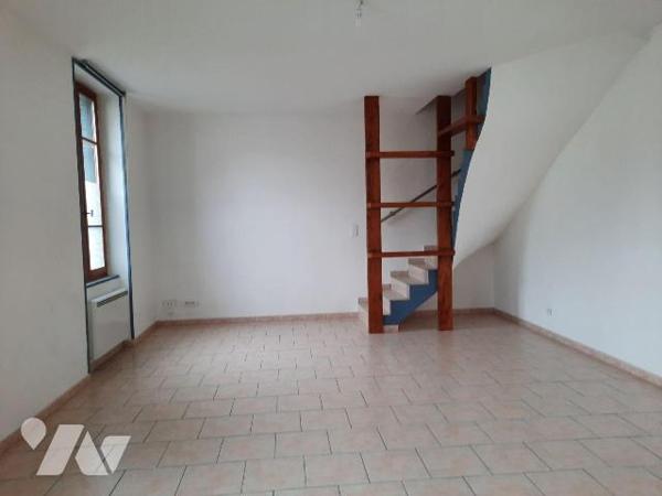 VAILLY-SURAISNE : IMMEUBLE A VENDRE AVEC RENDEMENT LOCATIF

A proximité de toutes les commodi...