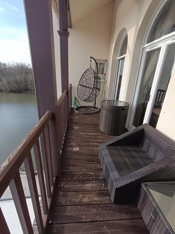 TRIPLEX D'EXCEPTION PORT CERGY 162M2 avec extérieur