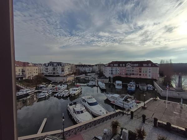 TRIPLEX D'EXCEPTION PORT CERGY 162M2 avec extérieur