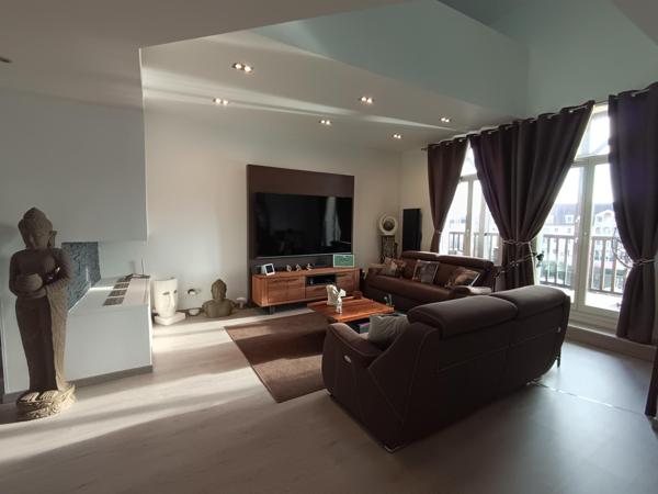 TRIPLEX D'EXCEPTION PORT CERGY 162M2 avec extérieur