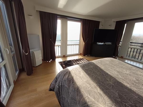 TRIPLEX D'EXCEPTION PORT CERGY 162M2 avec extérieur