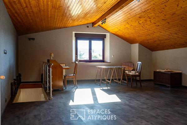 Maison en pierre avec piscine et vue panoramique