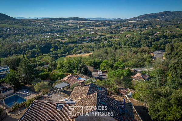 Maison en pierre avec piscine et vue panoramique