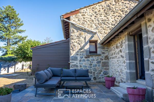 Maison en pierre avec piscine et vue panoramique