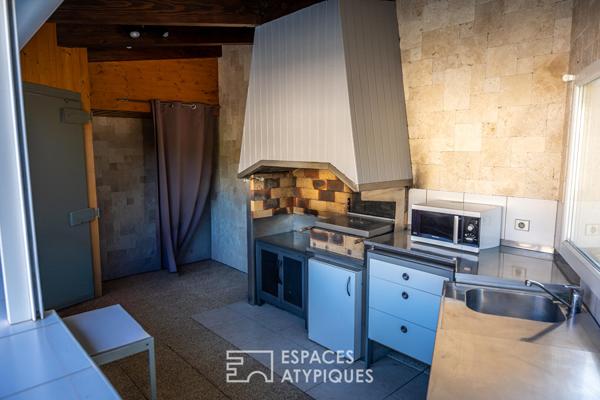 Maison en pierre avec piscine et vue panoramique