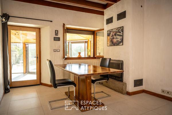 Maison en pierre avec piscine et vue panoramique