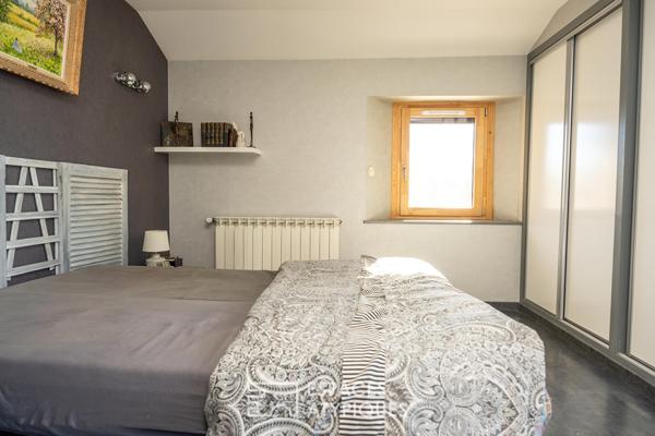Maison en pierre avec piscine et vue panoramique