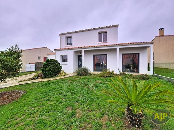 Vente maison La Roche Sur Yon : 344 850 € - AJP Immobilier La Roche-sur-Yon