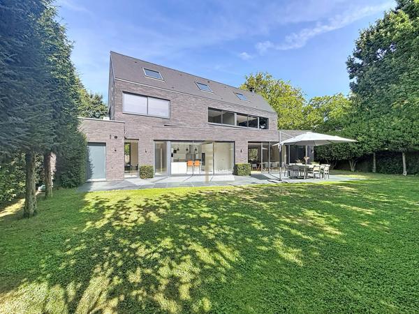 Splendide maison d'architecte contemporaine  individuelle construite en 2020 de 240 m2 hab. dans une rue très prisée de Marcq en Baroeul