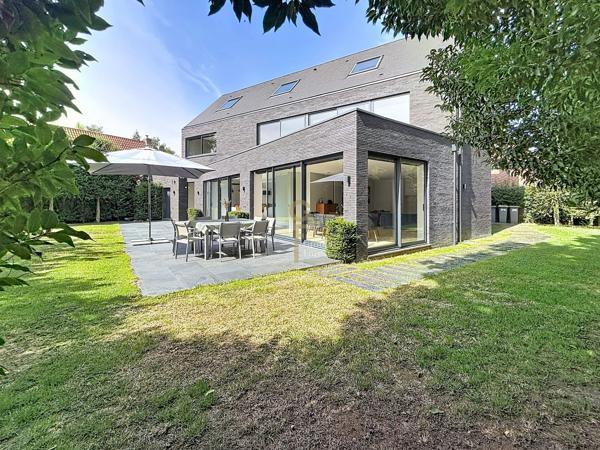 Splendide maison d'architecte contemporaine  individuelle construite en 2020 de 240 m2 hab. dans une rue très prisée de Marcq en Baroeul