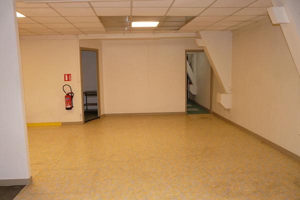 Local Commercial 5 pièces - 950 m²