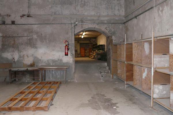 Local Commercial 5 pièces - 950 m²